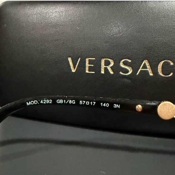 ✨💎EUC💎✨VERSACE CAT EYE MEDUSA SUNNIES WITH CASE, PPW & GIFT - Picture 6 of 6
